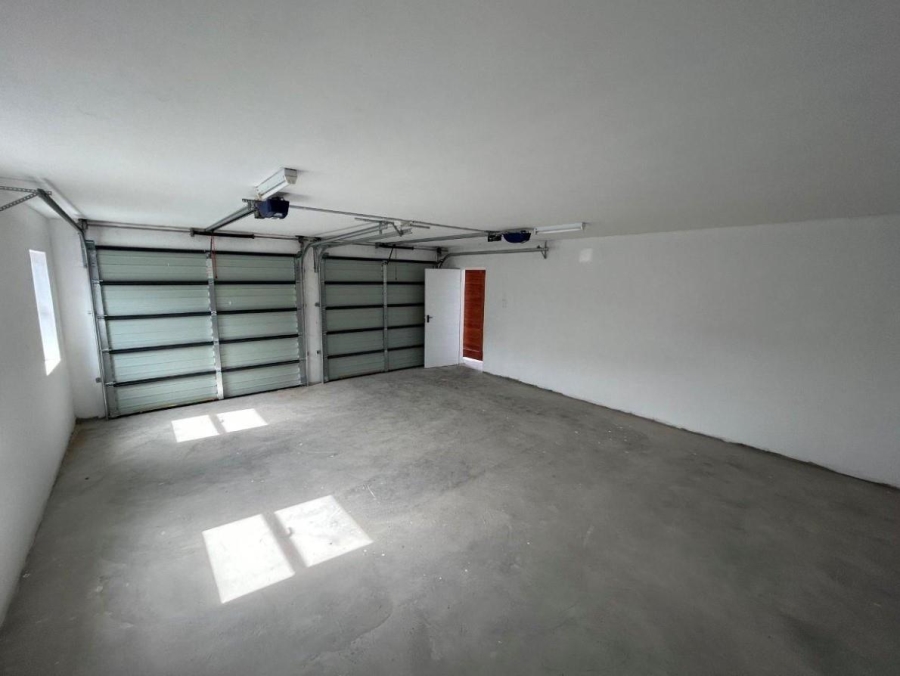 5 Bedroom Property for Sale in Wavecrest Eastern Cape